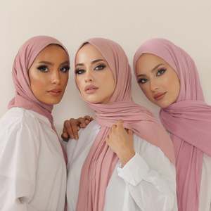 Sıcak satış yeni modeller moda orta doğu başörtüsü müslüman düz renk eşarp yumuşak şal kadınlar için - Product Image 2