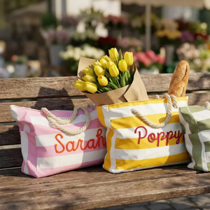 Bolsa de lona a rayas personalizada Uionen con bordado de nombre, bolsa de compras de primavera para mujer, con dos asas y parte superior abierta - Product Image 1