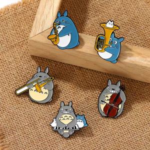 Broches Personalizados <span class=keywords><strong>de</strong></span> Saxofón, Violonchelo, Trompeta y Piano, Broches <span class=keywords><strong>de</strong></span> Esmalte <span class=keywords><strong>de</strong></span> Totoro Orchestra, Insignias <span class=keywords><strong>de</strong></span> Solapa, Regalo Musical Divertido <span class=keywords><strong>de</strong></span> Dibujos Animados para Niños y Amigos - Product Image 2