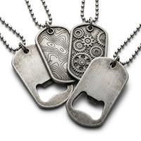 Plaques d'identification personnalisées en métal pour chien avec décapsuleur intégré, logo 3D personnalisé, pendentif en alliage de zinc avec chaîne à billes