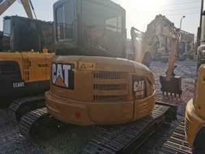 Mini-excavatrice hydraulique sur chenilles d'occasion Caterpillar 303 CAT 303 303E 303ECR d'origine japonaise de 3 tonnes avec accessoire tarière - Product Image 5