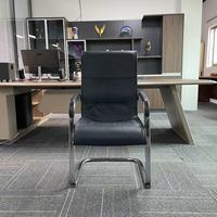 Chaise de bureau moderne et simple en PU pour salle de conférence, avec dossier en forme d'arche, base en métal, accoudoirs fixes