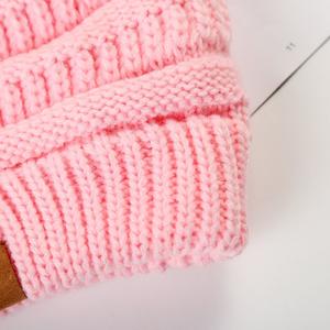 Venta al por mayor Vietnam Low Moq mujeres invierno personalizado Logo grueso azul marino Beanie sombrero liso rojo acrílico adulto señora sombrero cálido - Product Image 4