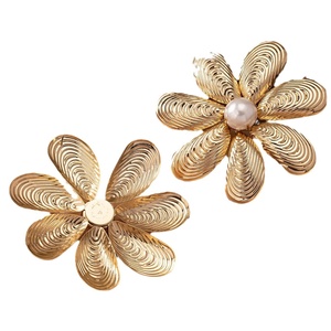 Boucles d'oreilles Jingciren Boutique européennes et américaines transfrontalières, grandes fleurs dorées à sept pétales, rétro, exagérées, luxueuses et élégantes - Product Image 5