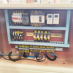 Chất lượng cao New 200 tấn dọc CNC máy ép thủy lực với PLC và bơm cho đúc bốn cột động cơ servo - Product Image 3