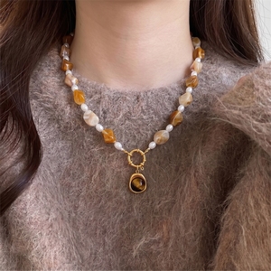 Collana Girocollo Vintage con Perle di Turchese e Conchiglie Naturali Placcata Oro 18K, Chiusura a T in Acciaio Inossidabile, Stile Bohemien - Product Image 1