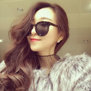 Lunettes de soleil Qianai pour femme, monture irrégulière marron, protection UV Type 3, pour tenues mode, fêtes et conduite - Product Image 3