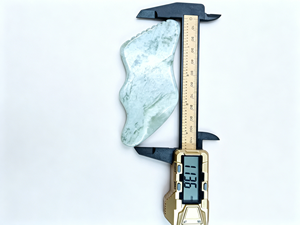 Planche de massage Gua Sha en jade Xiuyan naturel en forme de cœur, personnalisée en gros, pour le soin de la peau et la beauté, outil de massage pour spa et salon - Product Image 4