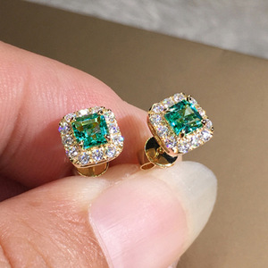 Orecchini a Perno Quadrati Verdi per Donne, Accessorio Semplice e Vintage per Uso Quotidiano, Gioiello di Moda - Product Image 6