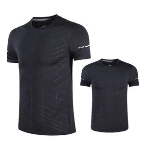T-shirt de sport unisexe personnalisé avec impression par sublimation et logo personnalisé, t-shirt homme 100% polyester à séchage rapide, pas cher - Product Image 4