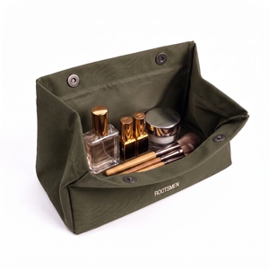 Sac de rangement cosmétique vert foncé tendance avec fermeture magnétique et poche ouverte pour le rangement du maquillage - Product Image 3