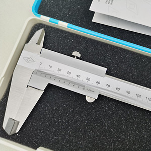 Calibrador Vernier Jingjiang Lenghuan 0-150mm 0-200mm 0-300mm de Alta Precisión, Resistente al Desgaste, para Medición de Diámetro Exterior - Product Image 1