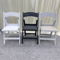Chaise pliante en résine rembourrée blanche Wimbledon empilable pour mariage, événement, fête, banquet, extérieur – Vente en gros