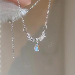 Collar Clásico de Plata con Alas de Ángel y Piedra Lunar para Mujer, Marca SongYi, Gran Venta - Product Image 1