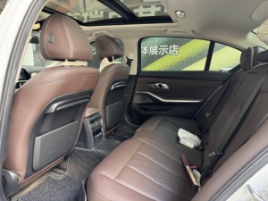 <span class=keywords><strong>BMW</strong></span> Série 3 320Li M Sport Pack Luxe Berline à Châssis Long Automatique Gauche 2022 d'Occasion – Performances Premium, Confort Familial - Product Image 6