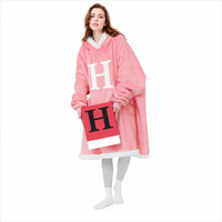 Cadeau de Noël : Couverture à capuche portable personnalisable avec lettres, couverture en polaire Sherpa surdimensionnée et confortable avec manches pour femme