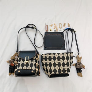 Sac à main à rivets cousus à la main pour femmes, sac à bandoulière en losange de couleur populaire - Product Image 6