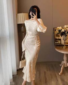 Diseño de cuello oscilante manga larga 2025 Nueva <span class=keywords><strong>falda</strong></span> de cadera envuelta en sensación drapeada para mujer - Product Image 4