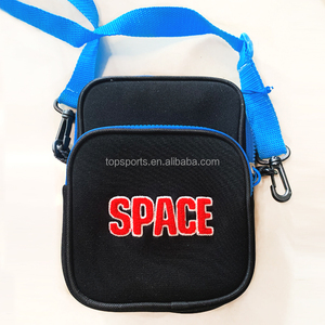 공장 직판 패션 네오프렌 크로스바디 슬링백 지퍼 잠금-조절 가능한 스트랩 및 전면 포켓 - Product Image 1