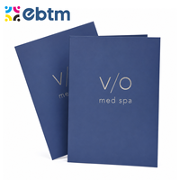 Dossier de présentation de documents de bureau personnalisé en carton noir avec impression mate, pochette et logo UV sélectif