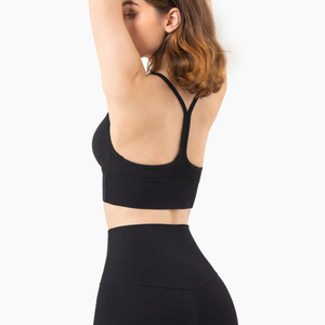 Sujetador deportivo de yoga para mujer al por mayor, con espalda en Y, tirantes finos, cuello en U, top corto acolchado, ropa deportiva suave y transpirable, OEM ODM - Product Image 3