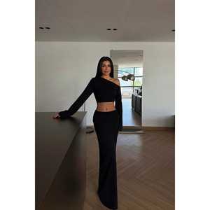 Traje Formal Negro con Decoración de Botones y Falda - Product Image 4