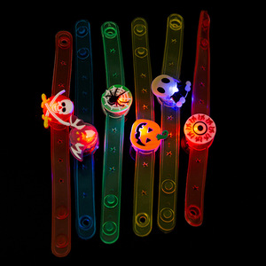 Bracelets lumineux d'Halloween, bracelets de dessin animé qui s'illuminent avec des lumières LED pour la décoration de fête - Product Image 2