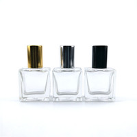 Flacon compte-gouttes plat transparent en verre de 10 ml et 20 ml pour parfum et attar, avec bille métallique et capuchon en aluminium, idéal pour les huiles essentielles et les sérums de soin.