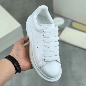 รองเท้าผ้าใบลำลองแบบสวม Alexander Unisex พื้นหนา หนังแท้ Mc. รองเท้าผ้าใบแบบผูกเชือก สวมใส่สบาย รองเท้าคุณภาพสำหรับผู้หญิง - Product Image 1