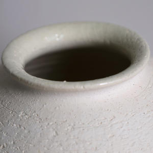 Vente en gros grand vase minimaliste moderne décor de salon pot de poterie blanche fait main japonais - Product Image 4