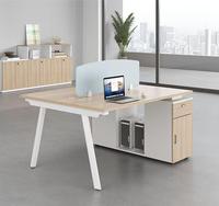 Bureau individuel de direction, poste de travail simple et moderne pour employé avec armoire, bureau informatique flexible
