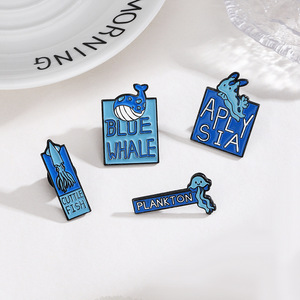 Broches de vida marina: Ballena azul traviesa, Medusa ligera y aireada, Calamar llamativo, Colección gratuita de vida marina, Pin de solapa de calamar y plancton - Product Image 4