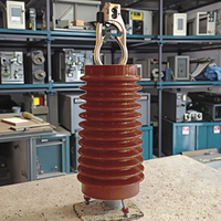 Liyond LYC332 Isolateur en résine de type broche 24 kV, support de déstalpement électrique, diviseur capacitif APG pour interrupteur haute tension