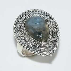 Anillo de Labradorita en Plata de Ley 925 con Destello Azul - Anillo Solitario Redondo y Audaz - Product Image 3