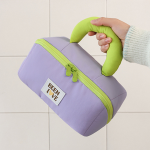 Pochette de rangement matelassée personnalisée en nylon imperméable et rembourrée pour sac de voyage, organiseur de cosmétiques, trousse de maquillage avec fermeture éclair et poignée - Product Image 1