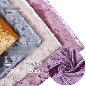 قماش من جلد الغزال اللامع مخملي ماسي ذهبي من أربعة جوانب مطاطي ومريح ومطبوع من الصوف المجمد للملابس ملابس منامة - Product Image 1