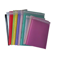 Allégement tarifaire Logo personnalisé pour poly Mailer Sacs postaux Vente en gros de nouveaux matériaux Emballage d'expédition personnalisé Enveloppe postale à bulles