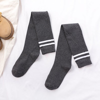 Chaussettes d'école en coton mi-hautes pour femmes, conception personnalisée ODM, bas de haute qualité, caractéristique transparente, couleur unie blanche, logo sur le corps
