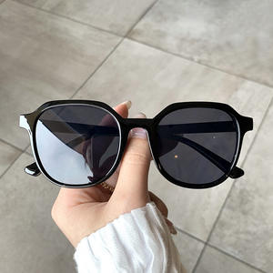 เฉียนไนแว่นกันแดดทรงวงรีสไตล์เกาหลีสำหรับผู้หญิง กรอบสีดำ เลนส์พีซี ป้องกันรังสี ประเภท 3 สำหรับการขับขี่แฟชั่น - Product Image 5