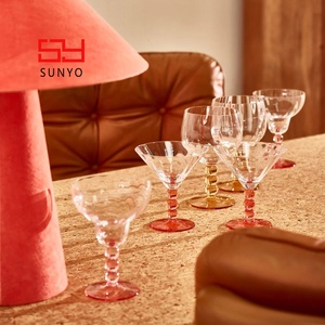 Vaso de <span class=keywords><strong>Gin</strong></span> de Cristal sin Plomo Hecho a Mano, Personalizado, de Alta Calidad, Creativo, con Tallo en Forma de Bola, Color Amarillo y <span class=keywords><strong>Rosa</strong></span>, Vaso Margaret - Product Image 2