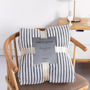 ผ้าห่มผ้ากำมะหยี่นุ่มสำหรับโซฟาผ้าห่มขนแกะสีดำและสีขาวผ้าห่มสำหรับโซฟาขนาดเล็กงานตามสั่ง - Product Image 1