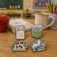 Broches en émail pour les amoureux des livres : designs livre ouvert, papillon, croix, empilables – Cadeau pour lecteur, bibliothécaire, passionné de livres – Vente en gros