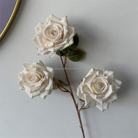B-1393 Branche de rose blanche en soie faite à la main de haute qualité, 3 têtes, rose artificielle couleur cappuccino pour la fête des mères et Noël