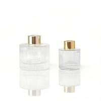 Ensemble de diffuseurs en verre côtelé rond haut de gamme avec bouchons dorés et impression sérigraphiée pour parfums d'intérieur