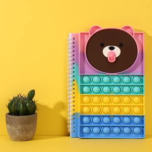 Carnet A5 à spirale avec couverture en gel de silicone, agenda promotionnel, motif petit ours, anti-stress, pour la gestion du stress et l'écriture manuscrite - Product Image 3