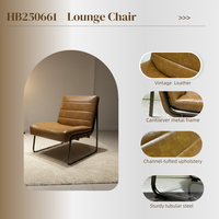 Fauteuil cantilever de luxe moderne de style mid-century avec revêtement en cuir vintage et assise capitonnée pour chambre, appartement, hôtel