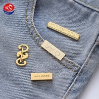 Accessoires métalliques de luxe anti-oxydation pour vêtements, alliage de zinc, étiquette de marque personnalisée avec logo en relief et lettres noires