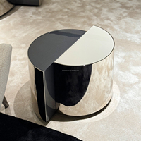 Shields table basse avec cylindre de forme divisé en deux parties offset bouclier tôle d'acier incurvée finition noir-nickel