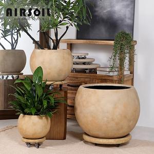 Ensemble de trois pots de fleurs ronds en oxyde de magnésium de style minimaliste, rétro vintage, <span class=keywords><strong>pour</strong></span> salon et jardin, avec <span class=keywords><strong>plateau</strong></span> <span class=keywords><strong>à</strong></span> <span class=keywords><strong>roulettes</strong></span> - Product Image 4