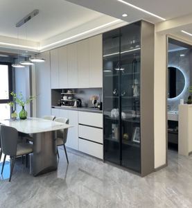 Buffet moderne en bois écologique pour salle à manger, armoire de rangement sur mesure avec étagères réglables, style bois pour le rangement - Product Image 3